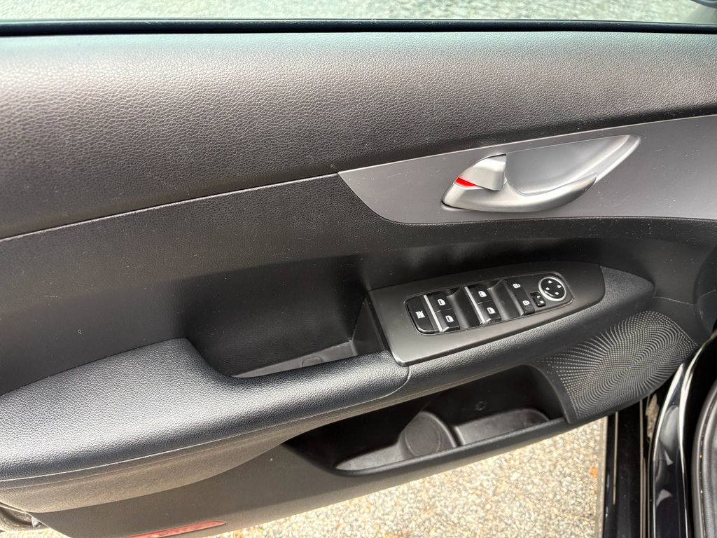 Used 2023 Kia Forte LXS w/ LXS Technology Package FWD image 14