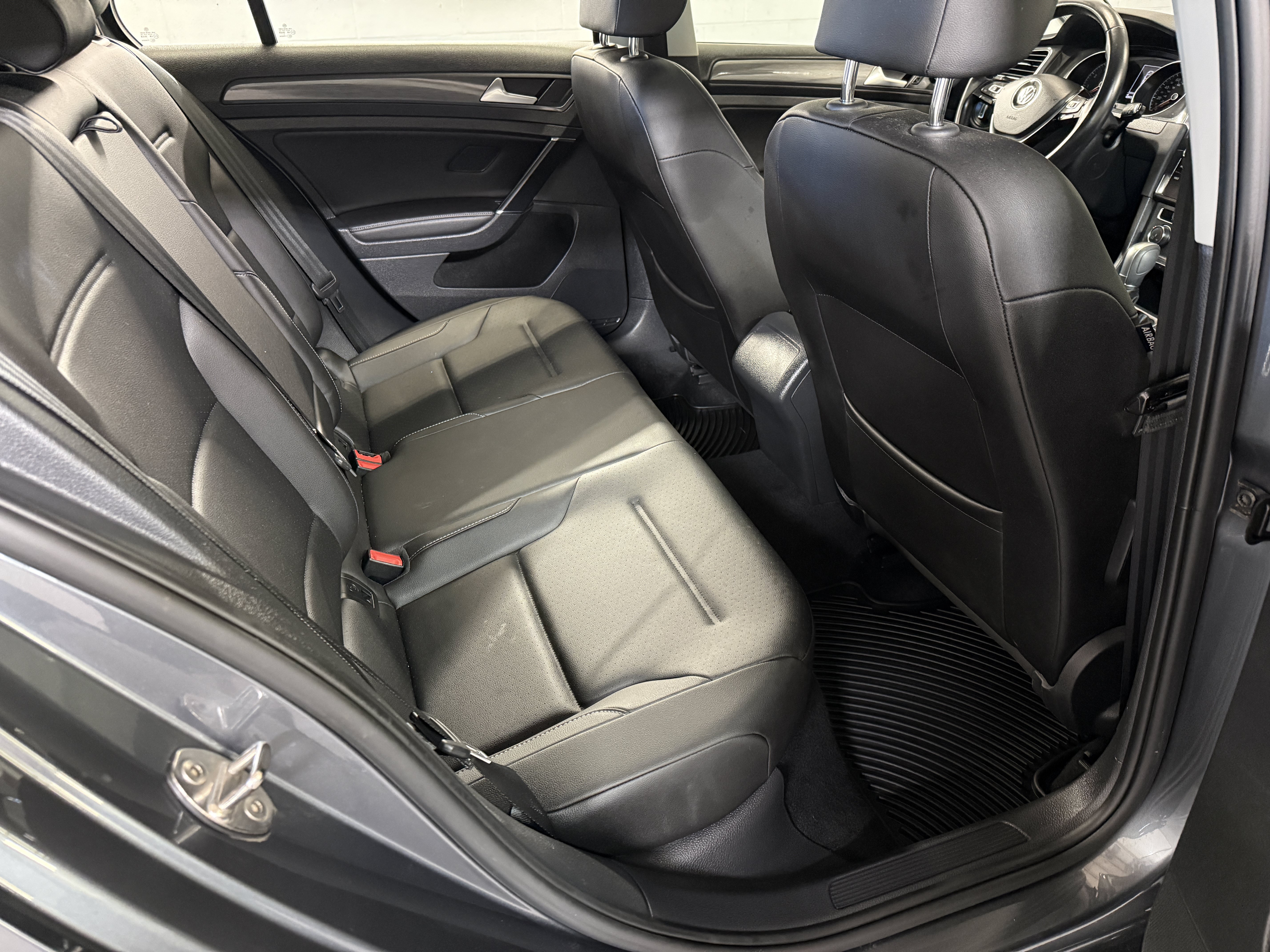 Used 2018 Volkswagen Golf SE FWD image 20