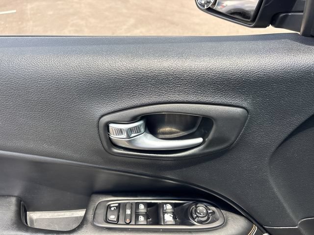 Used 2019 Jeep Compass Latitude w/ Cold Weather Group AWD/4WD image 14