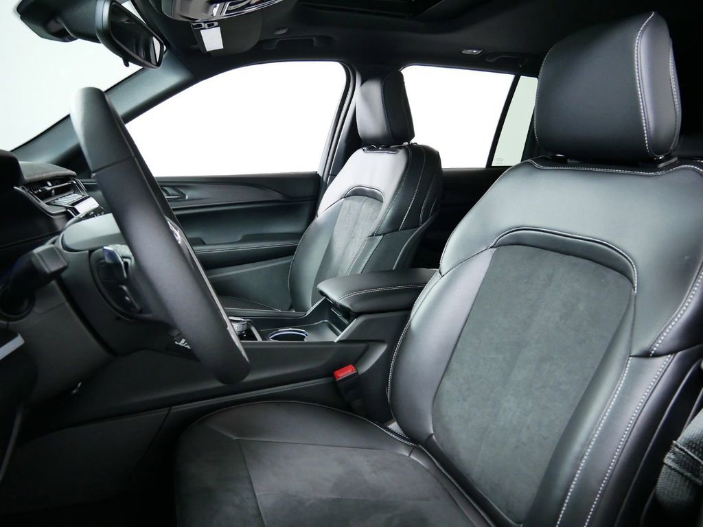 Certified 2024 Jeep Grand Cherokee Altitude image 35