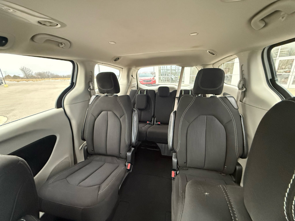 Used 2023 Chrysler Voyager LX image 24