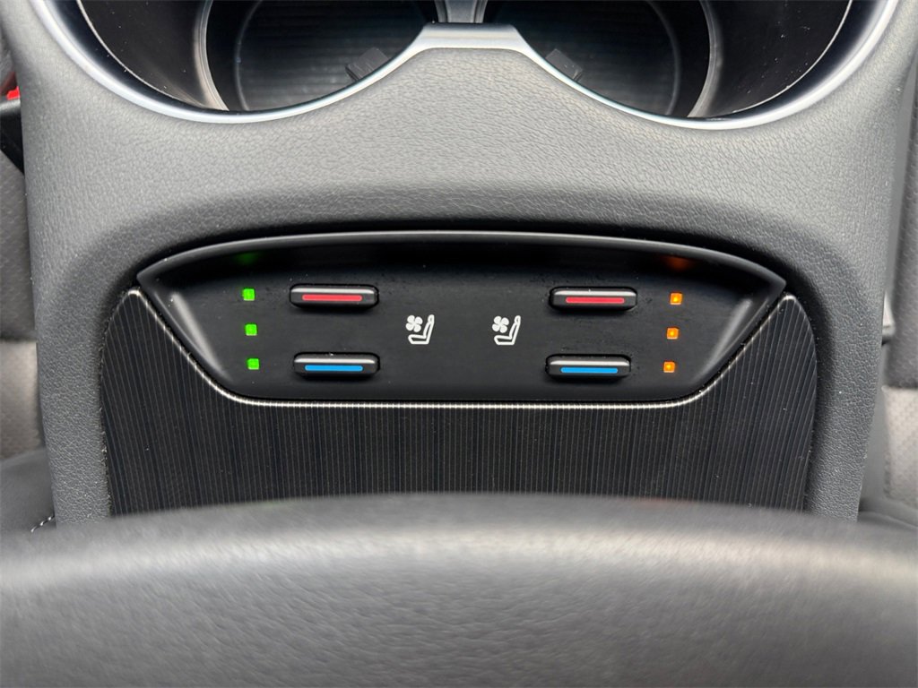 Used 2021 Toyota Venza XLE image 27