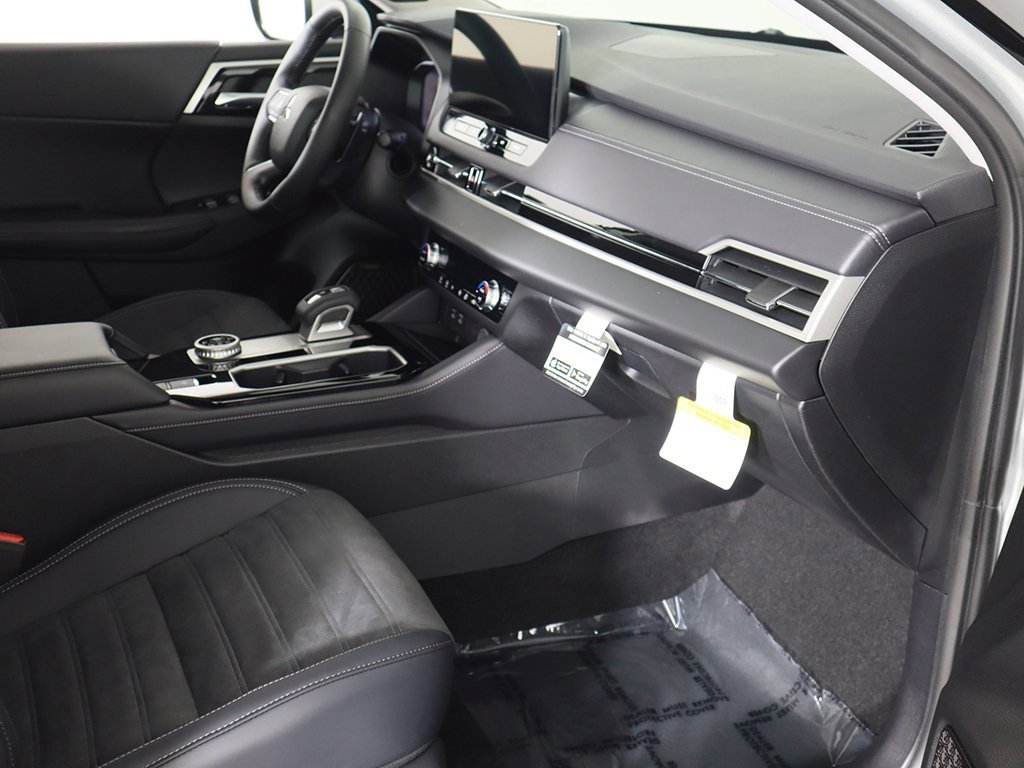 New 2025 Mitsubishi Outlander SE image 27