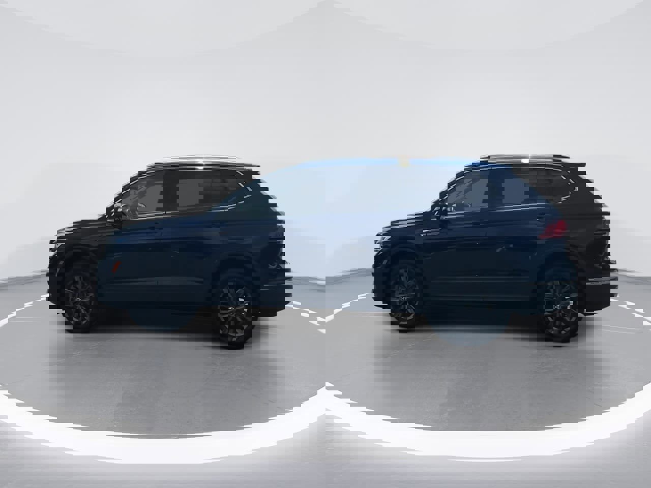 Used 2023 Volkswagen Tiguan SE image 4