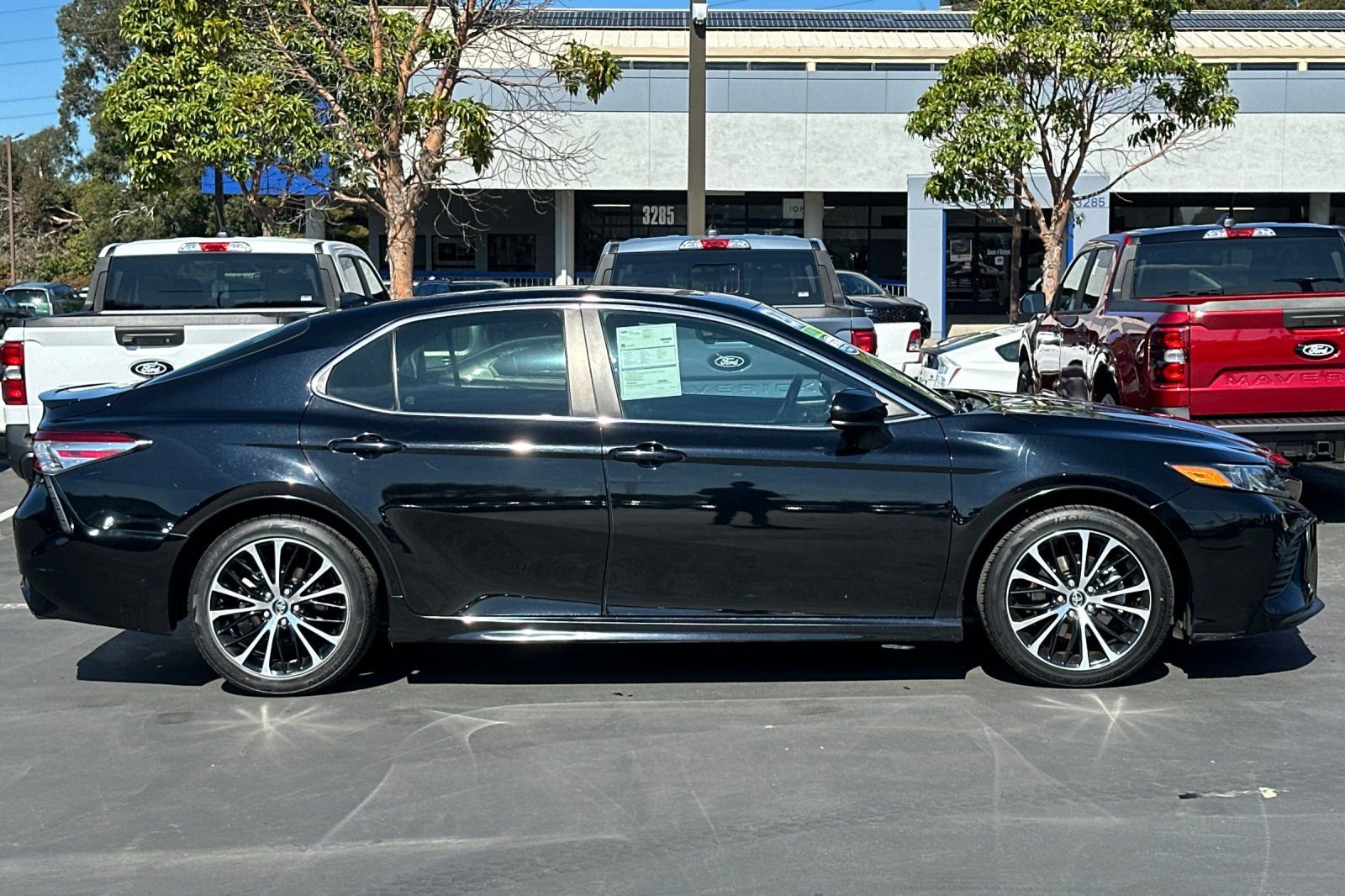 Used 2020 Toyota Camry SE image 4