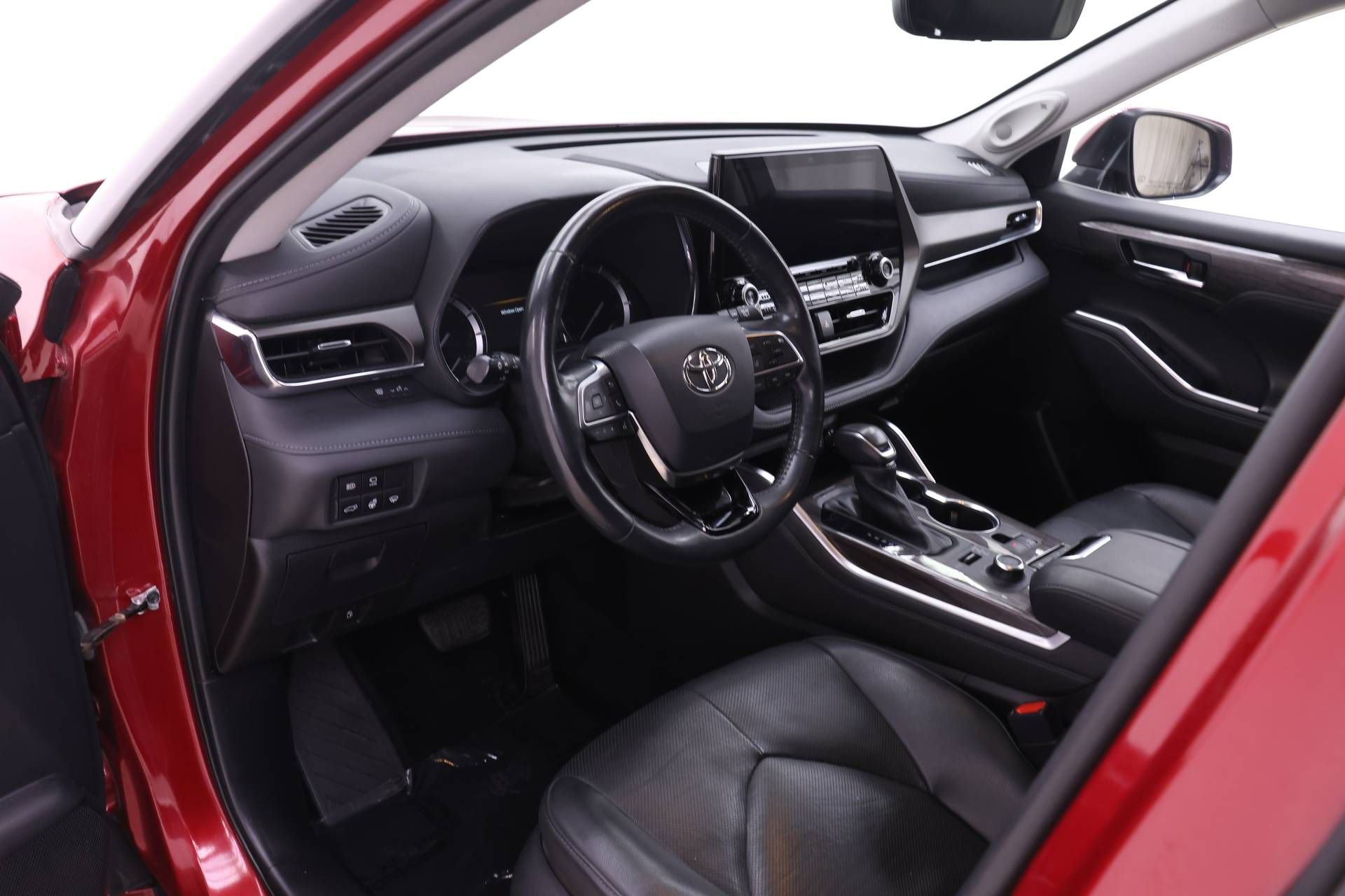 Used 2021 Toyota Highlander Limited image 3