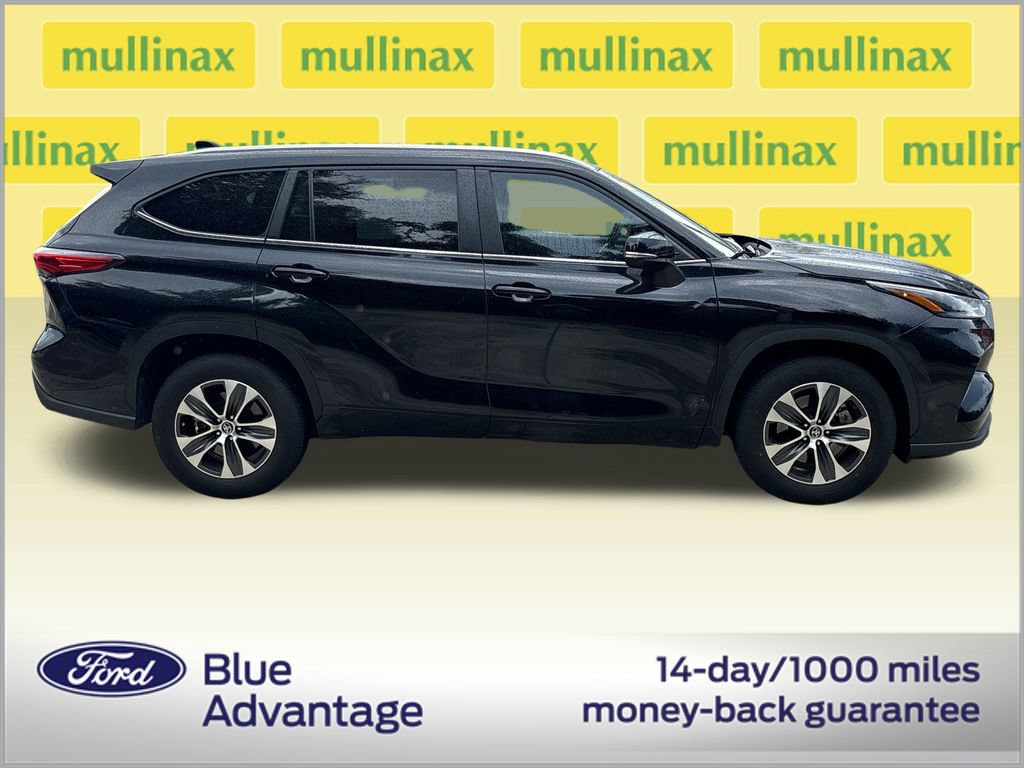 Used 2023 Toyota Highlander XLE FWD video 2