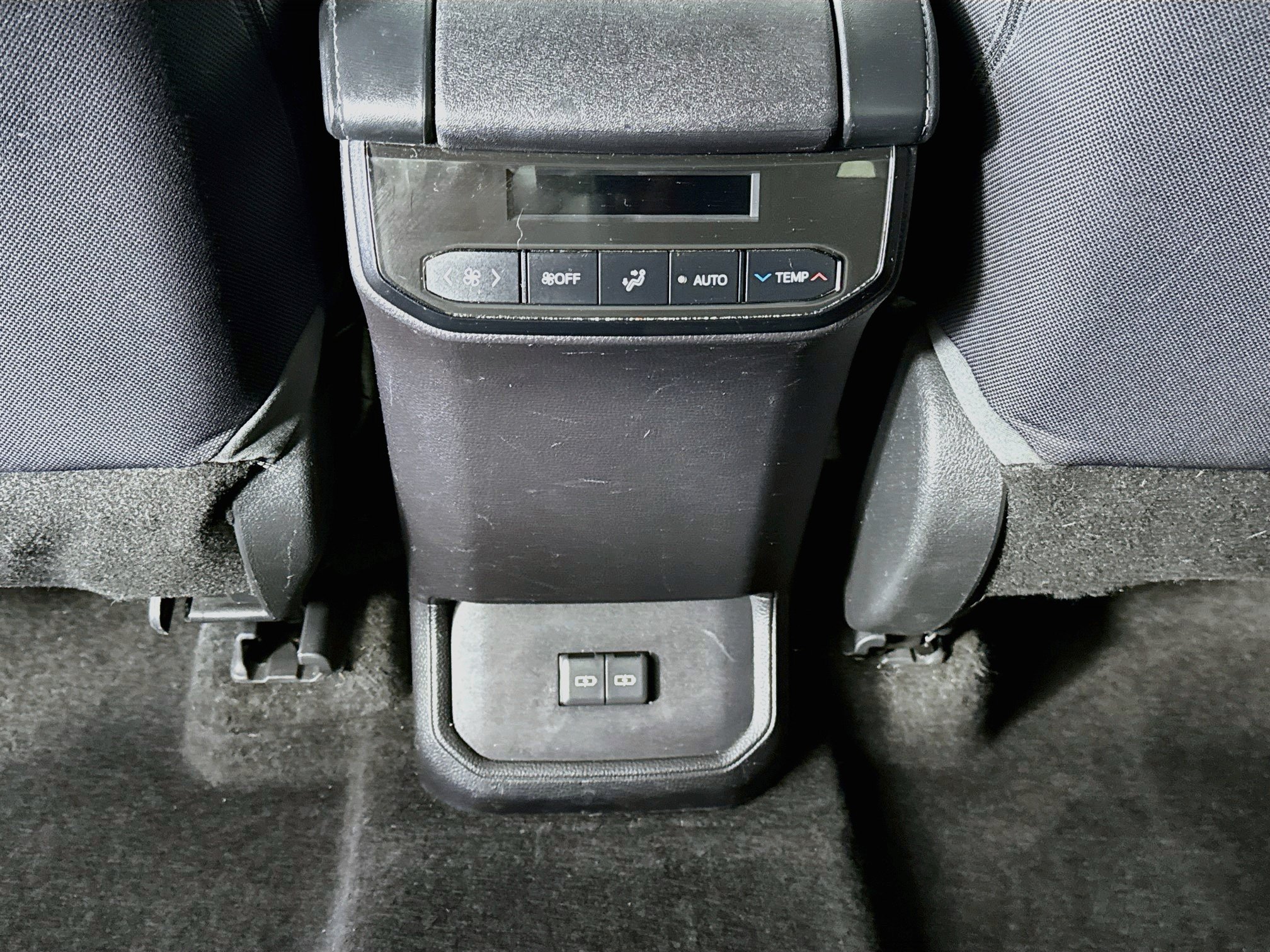 Used 2023 Toyota Highlander LE AWD/4WD image 24