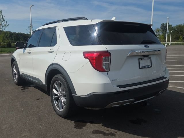 Used 2020 Ford Explorer XLT w/ Equipment Group 202A AWD/4WD image 14