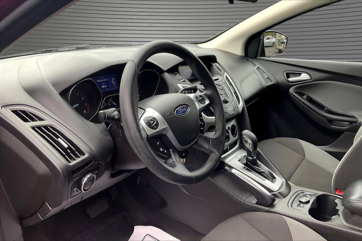 Used 2013 Ford Focus SE w/ SE Winter Pkg FWD image 15