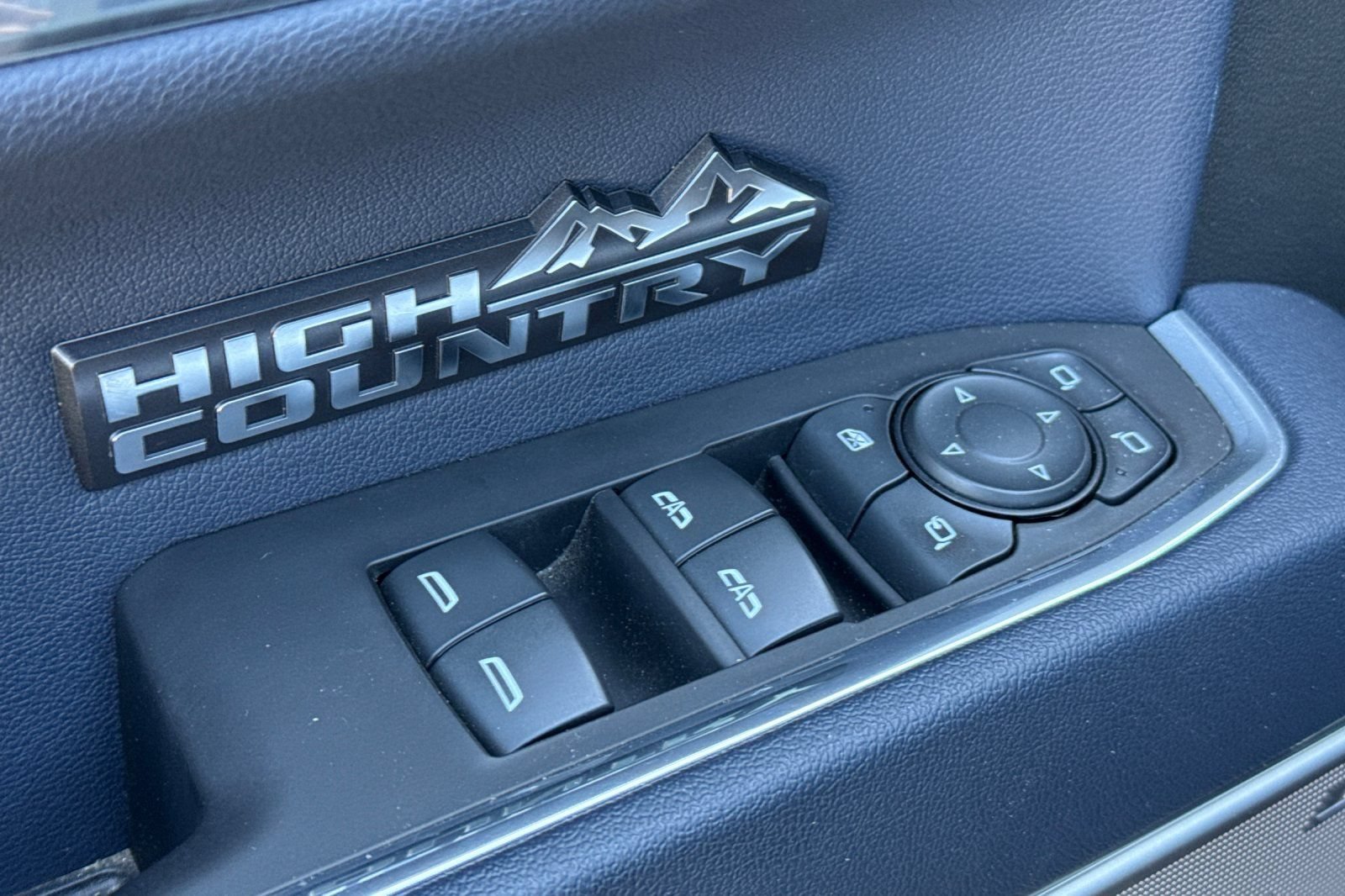 Used 2023 Chevrolet Silverado 1500 High Country w/ High Country Premium Package AWD/4WD image 12