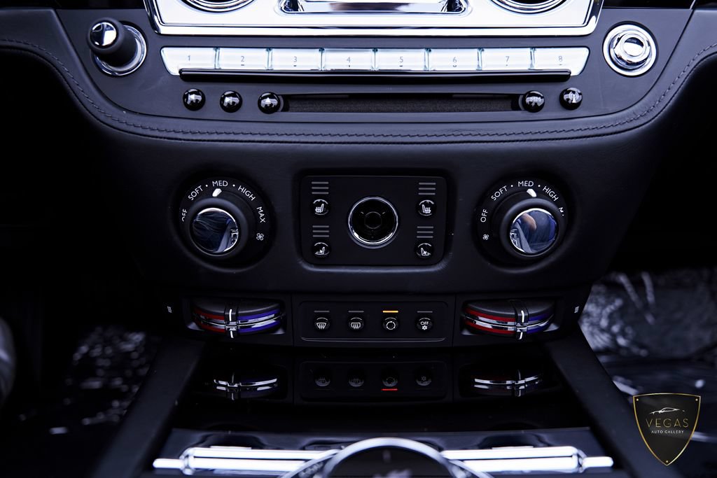 Used 2019 Rolls-Royce Dawn RWD image 87