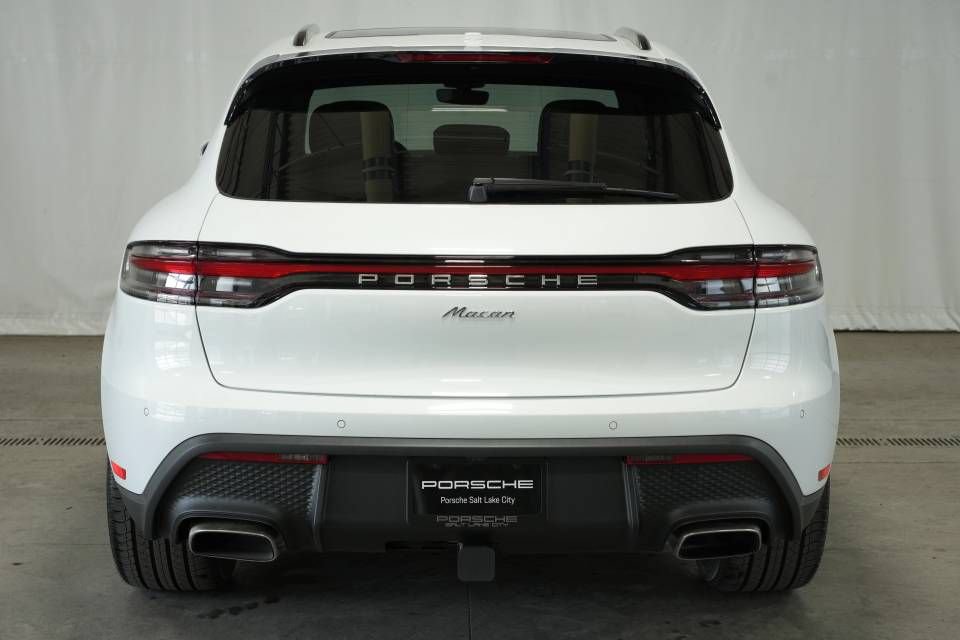 Certified 2025 Porsche Macan AWD/4WD image 12