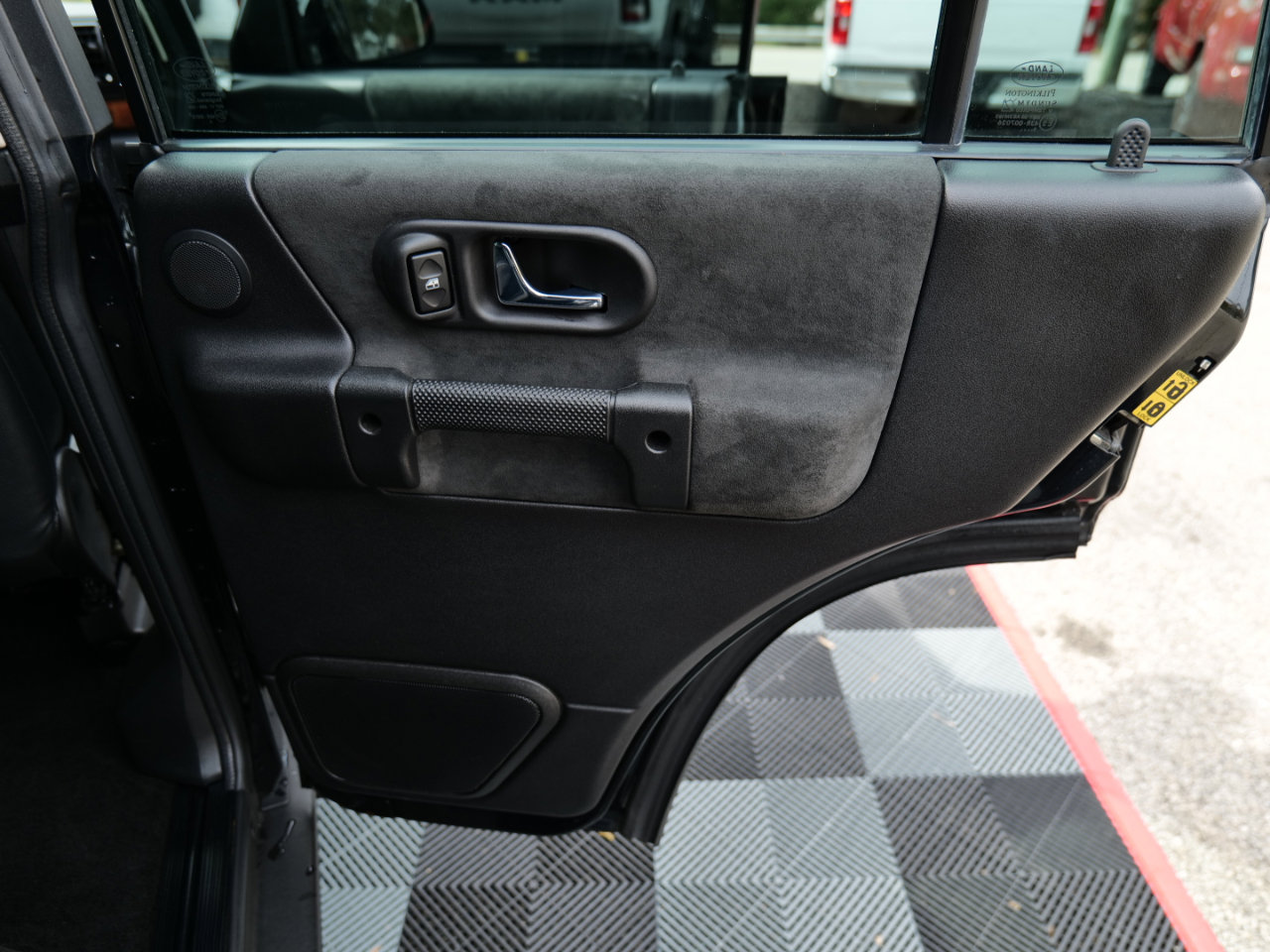 Used 2004 Land Rover Discovery SE image 38