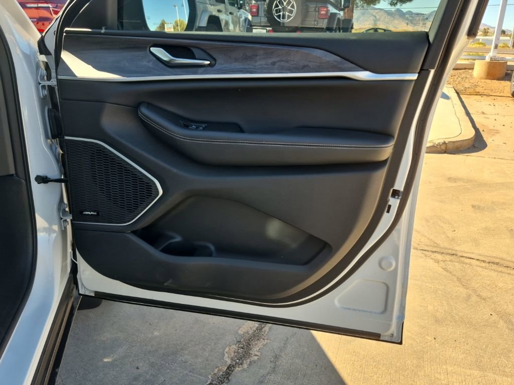 New 2024 Jeep Grand Cherokee Limited 4xe w/ Luxury Tech Group II image 20