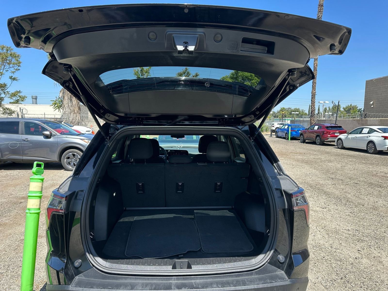 Used 2025 Chevrolet Equinox LT FWD image 31