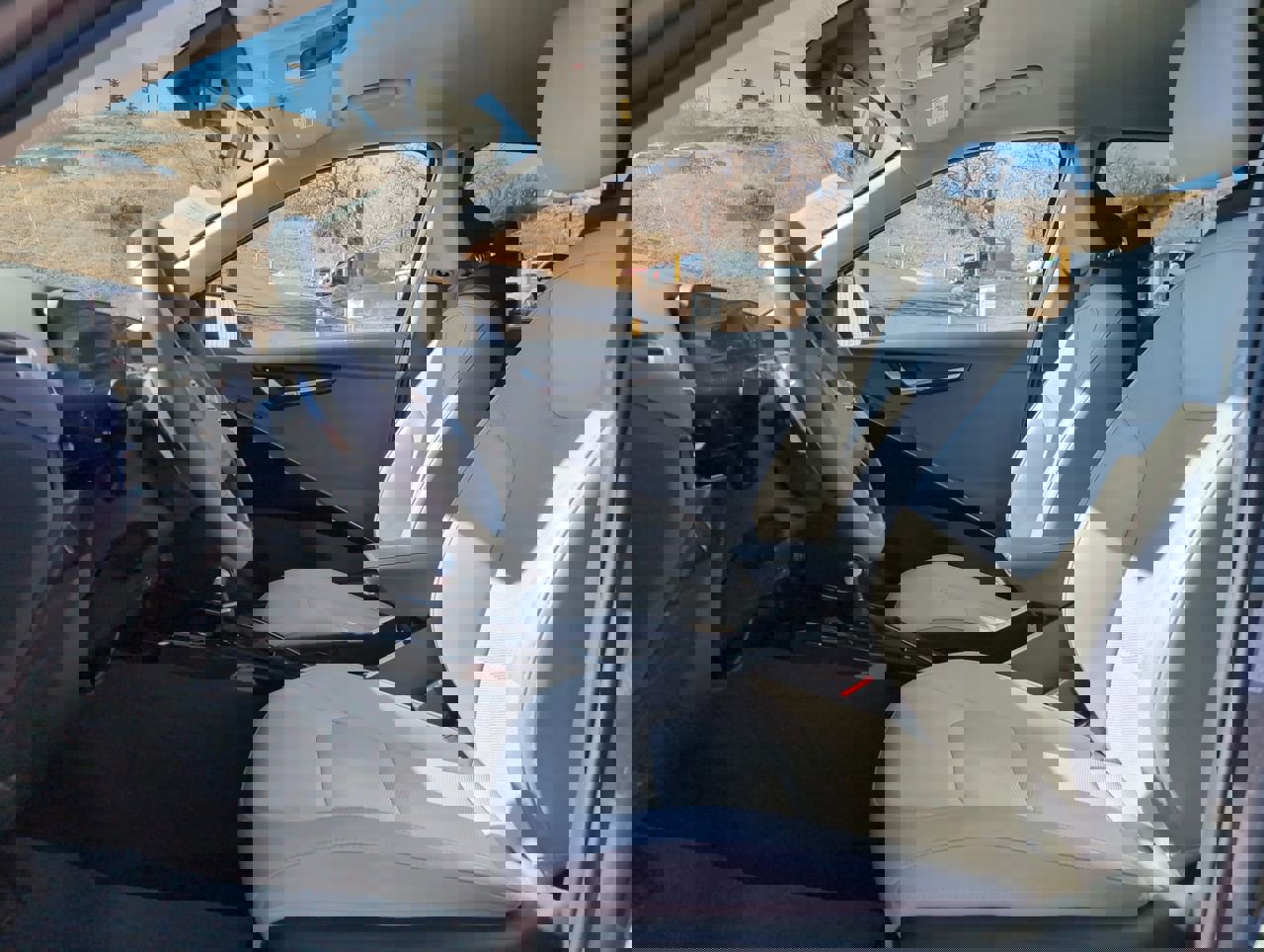 Used 2023 Kia Niro EX image 11