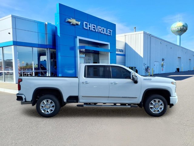 Used 2024 Chevrolet Silverado 3500 High Country w/ Technology Package AWD/4WD image 2