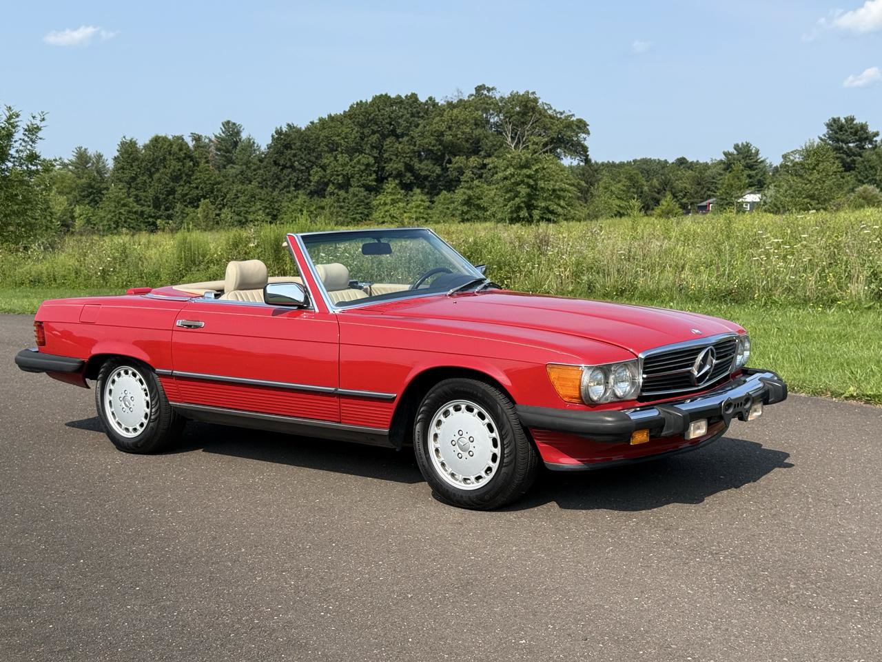Used 1988 Mercedes-Benz 560 SL video 1
