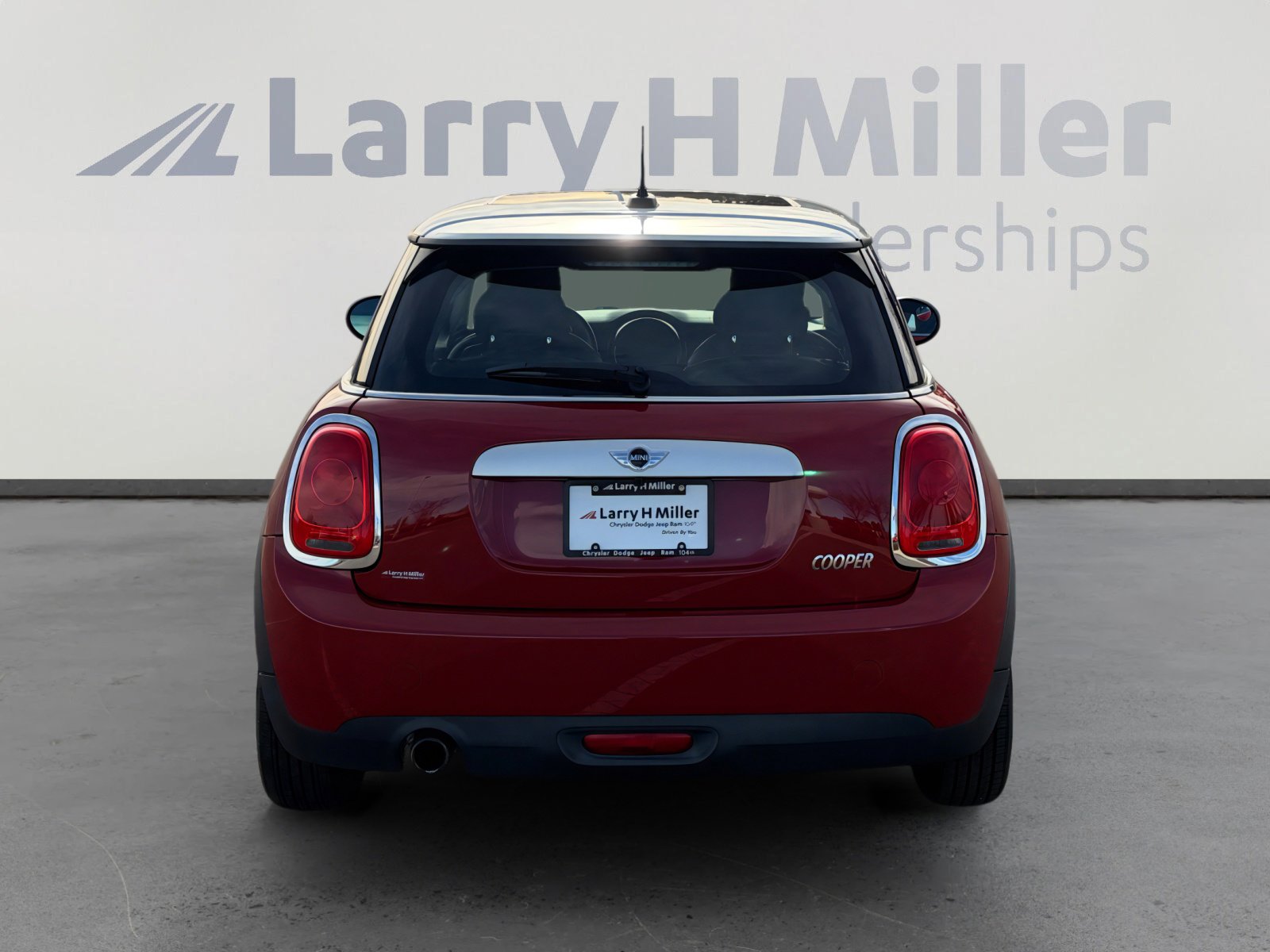 Used 2015 MINI Cooper 2-Door Hardtop image 5