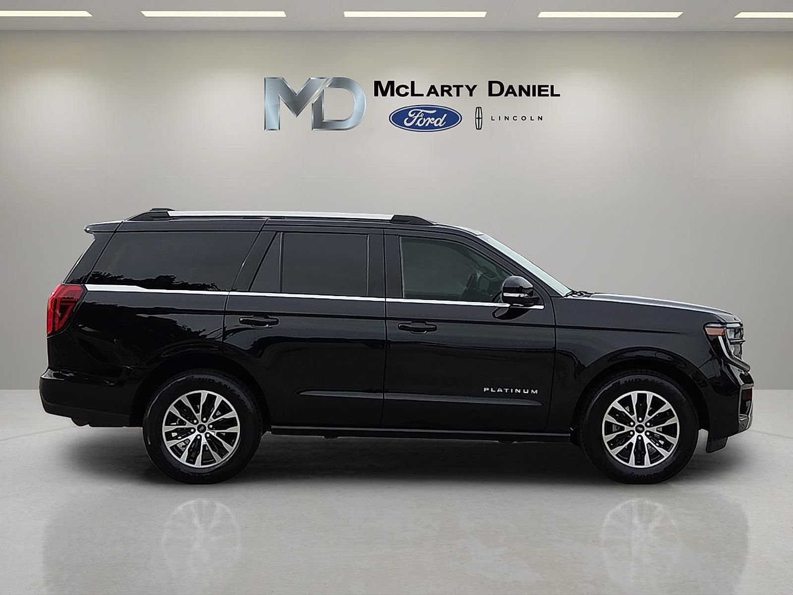Used 2025 Ford Expedition Platinum AWD/4WD image 6