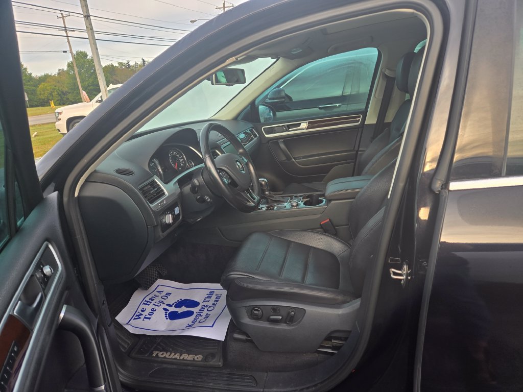 Used 2016 Volkswagen Touareg Sport AWD/4WD image 7