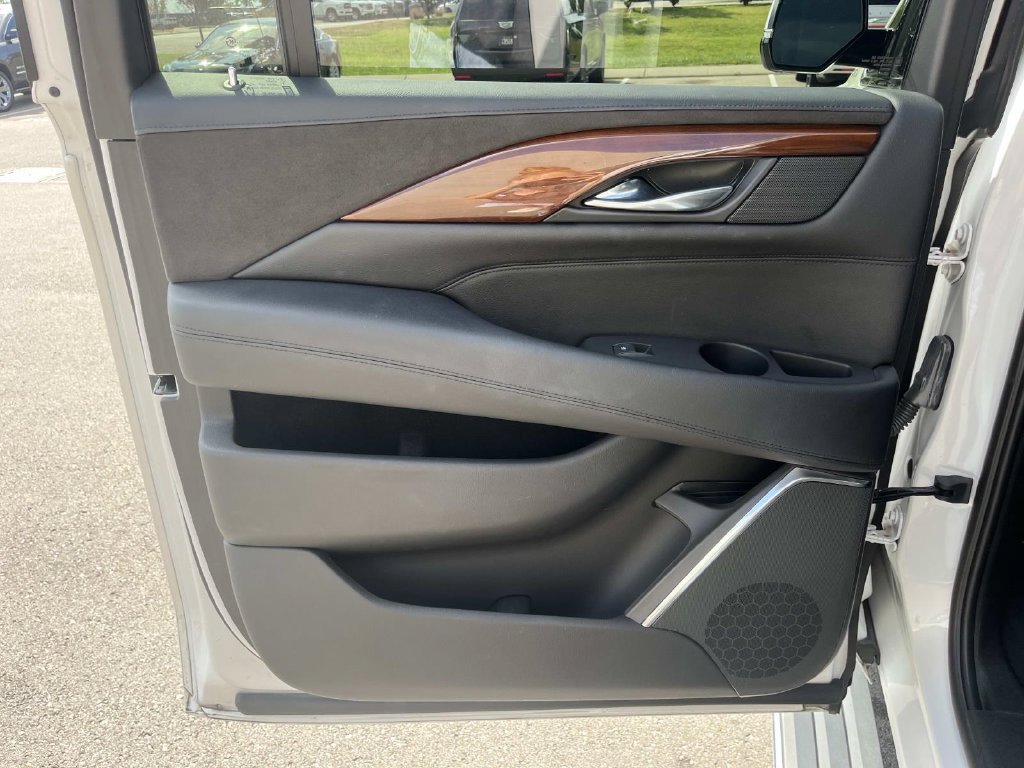 Used 2018 Cadillac Escalade ESV Premium Luxury AWD/4WD image 21