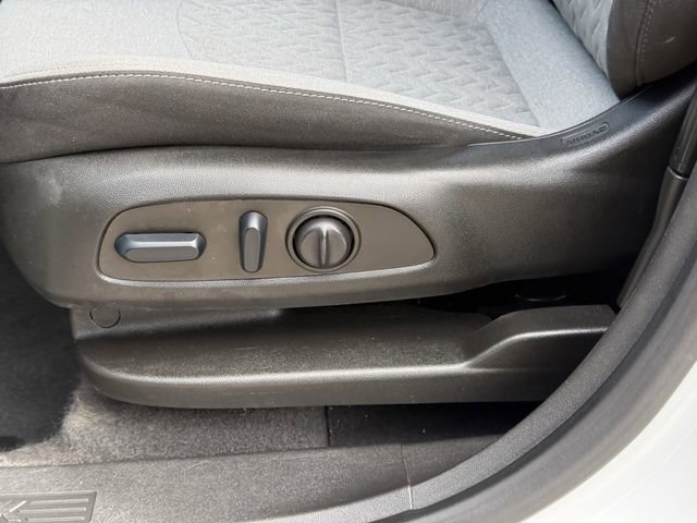 Used 2022 Chevrolet Equinox LS w/ LS Convenience Package FWD image 23