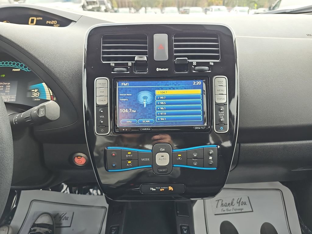 Used 2014 Nissan Leaf SV w/ LED & Quick Charge Package image 22