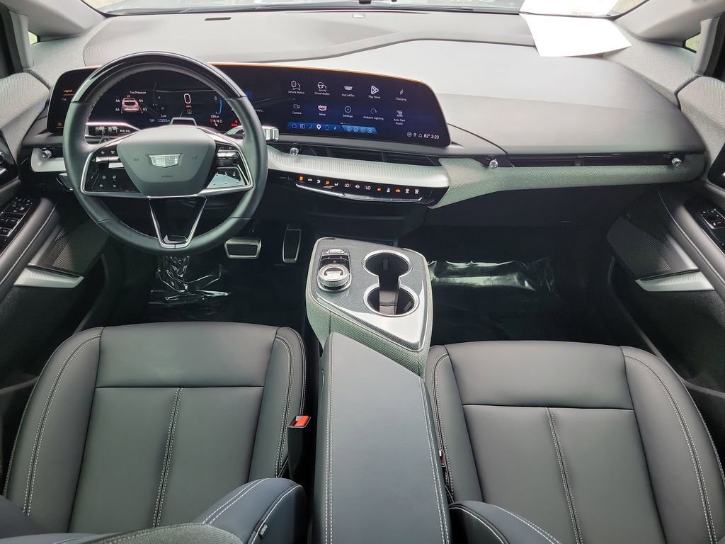 Used 2025 Cadillac Optiq Luxury 1 image 17