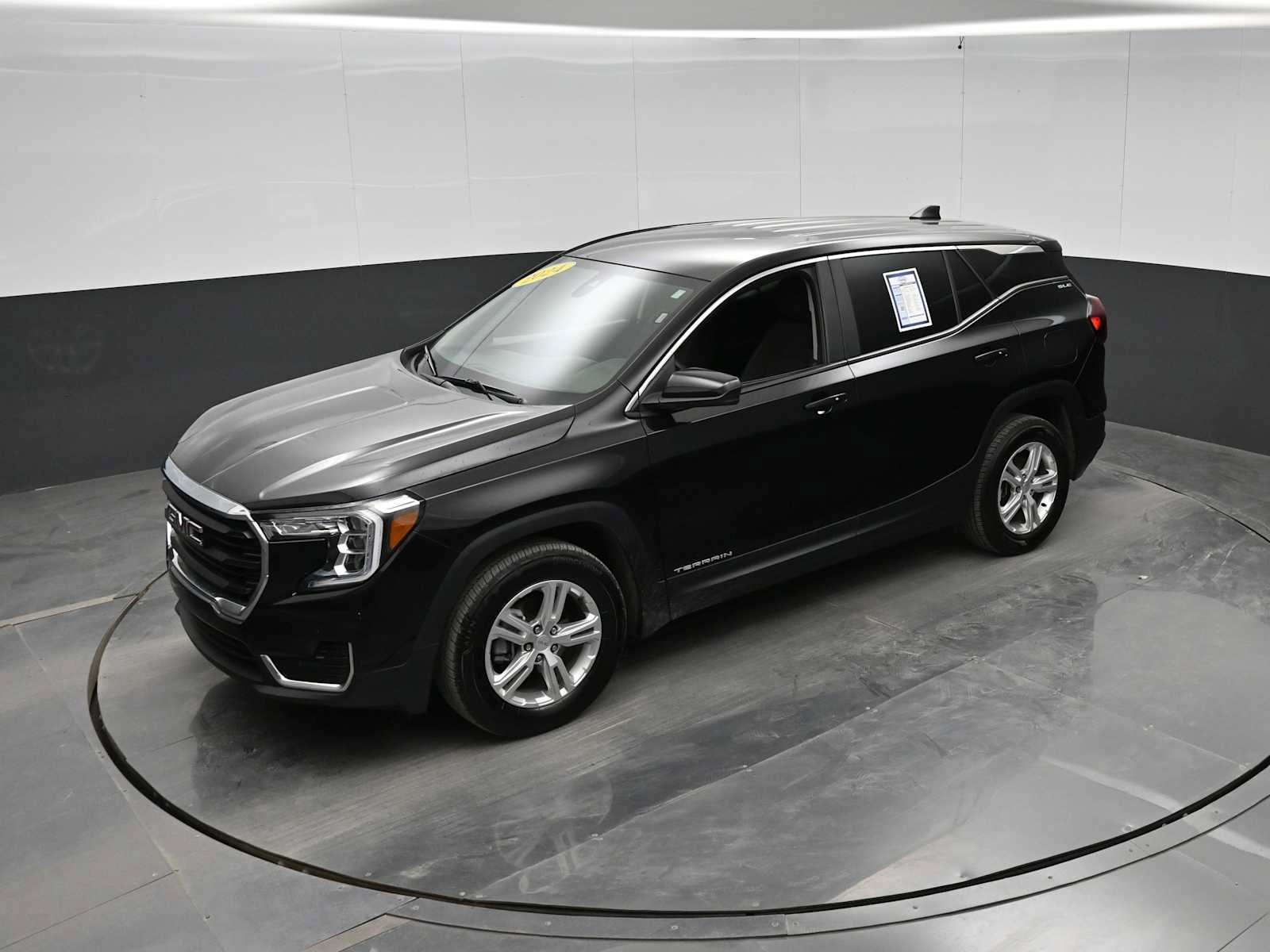 Used 2024 GMC Terrain SLE AWD/4WD image 28