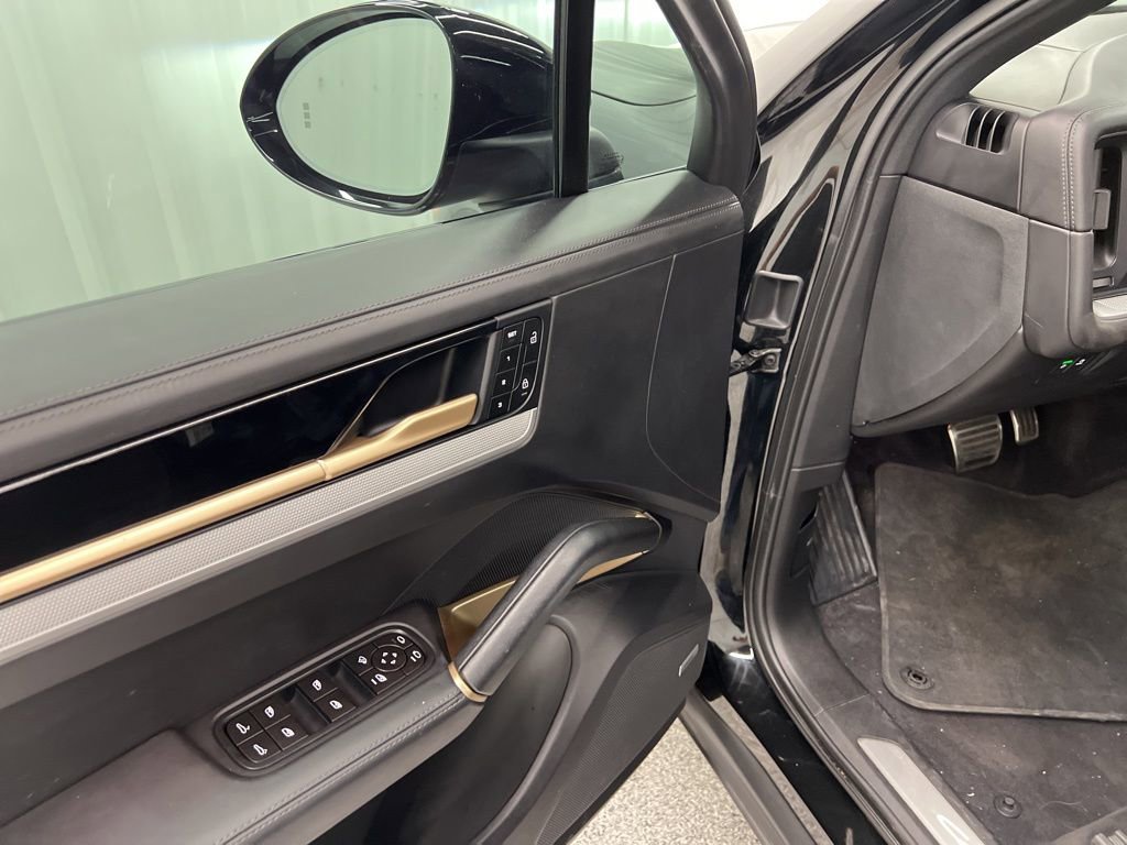 Used 2024 Porsche Cayenne S image 19