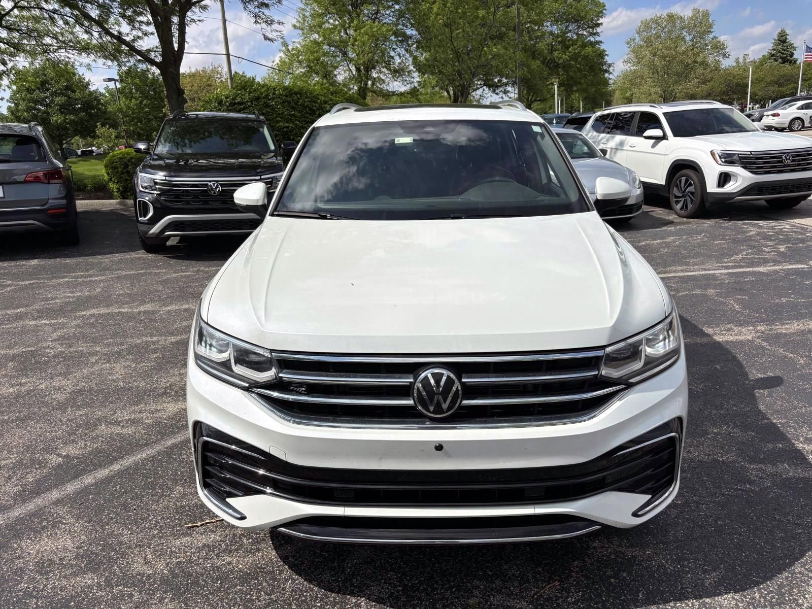 Used 2024 Volkswagen Tiguan SEL R-Line AWD/4WD image 2