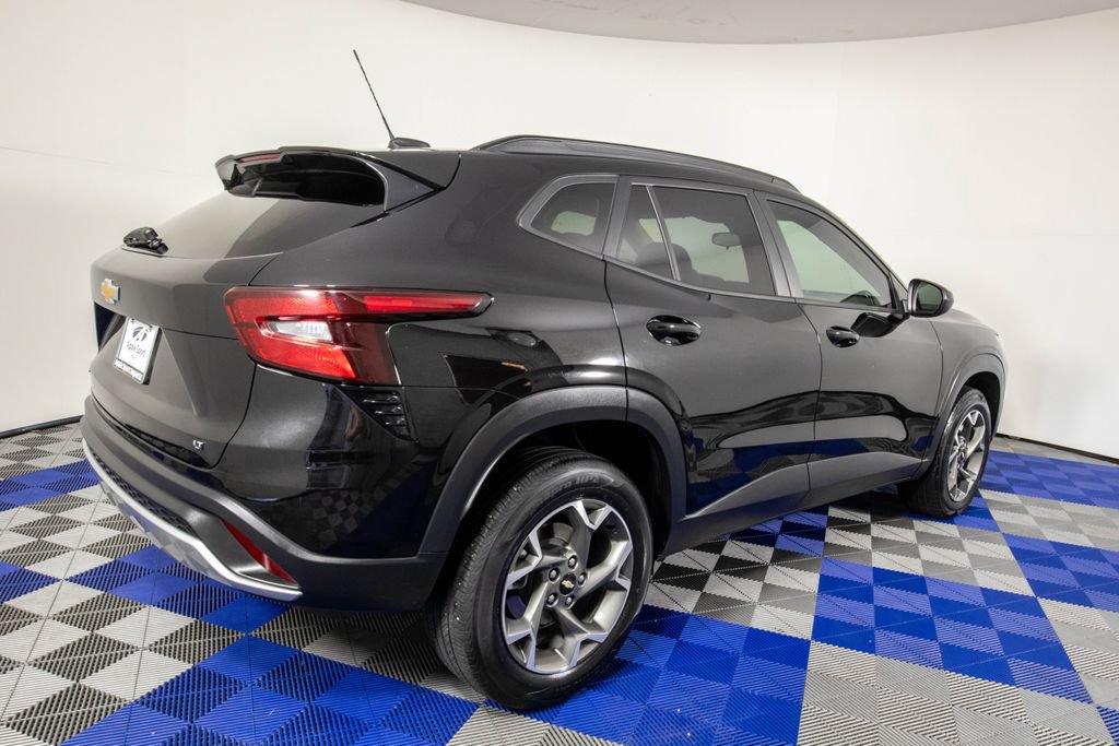 Used 2025 Chevrolet Trax LT FWD image 5