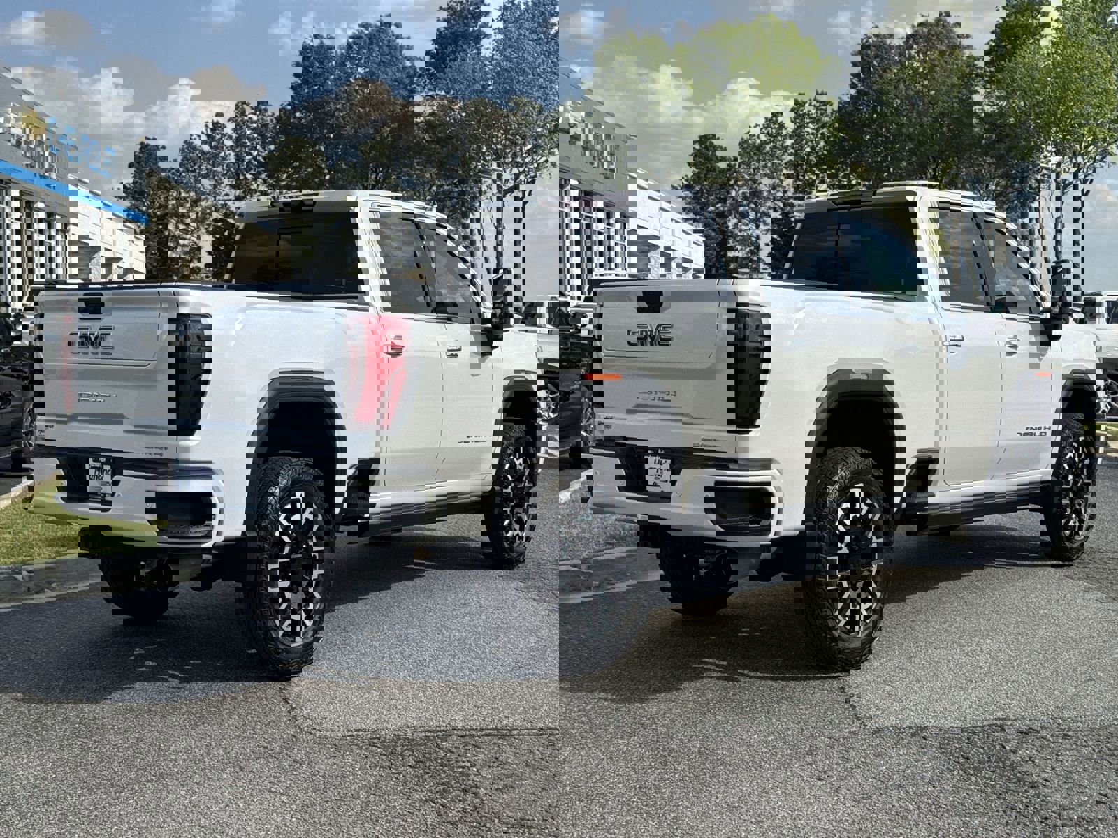 Used 2025 GMC Sierra 2500 Denali Ultimate image 10