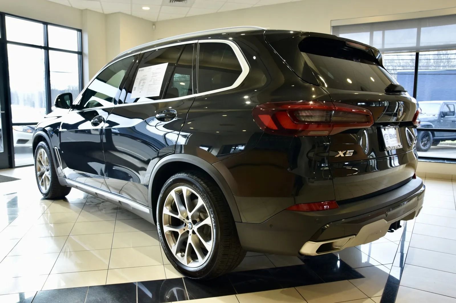 Used 2023 BMW X5 xDrive40i w/ Premium Package image 4