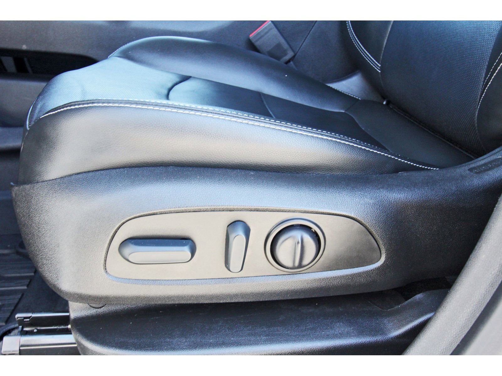 Used 2022 GMC Terrain SLT w/ Tech Package image 32