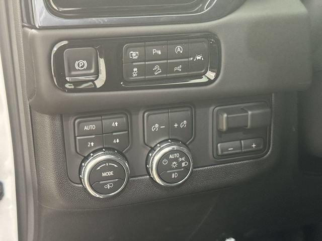 New 2026 GMC Yukon XL AT4 Ultimate AWD/4WD image 35
