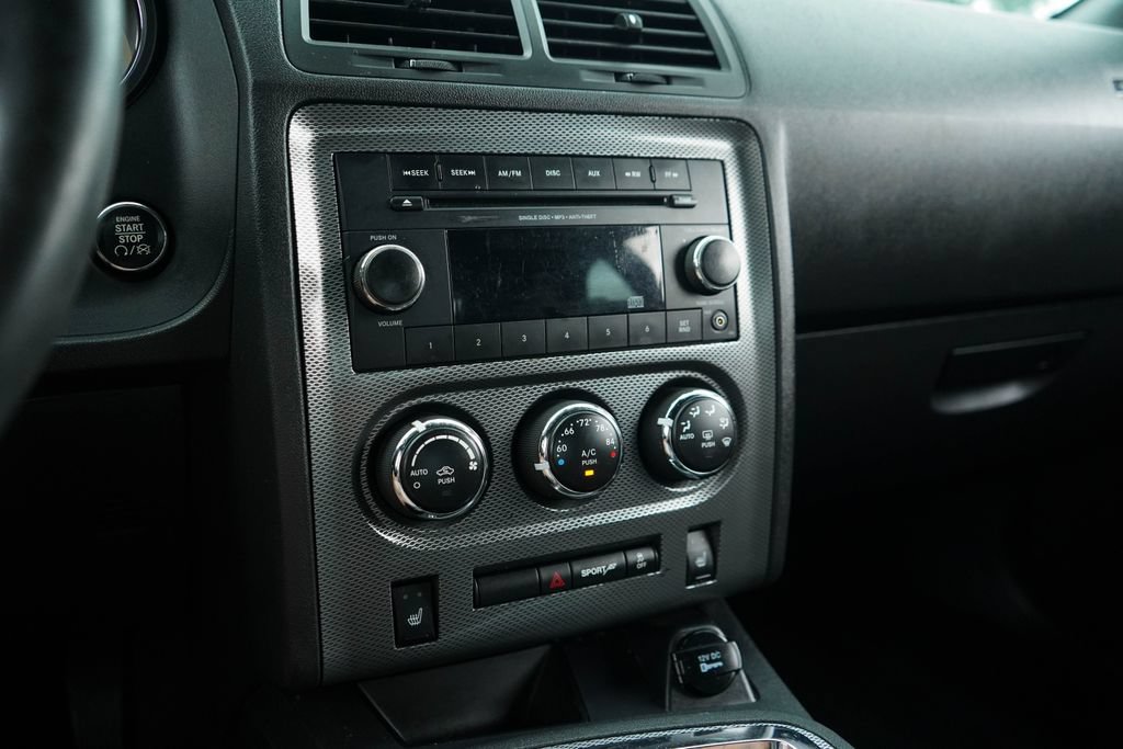 Used 2014 Dodge Challenger R/T RWD image 8