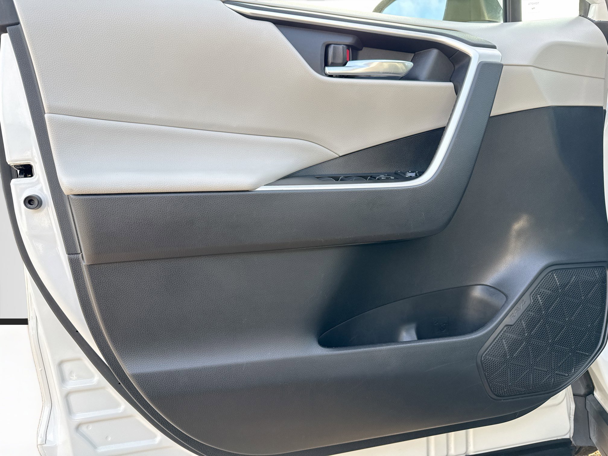 Used 2021 Toyota RAV4 XLE Premium image 22