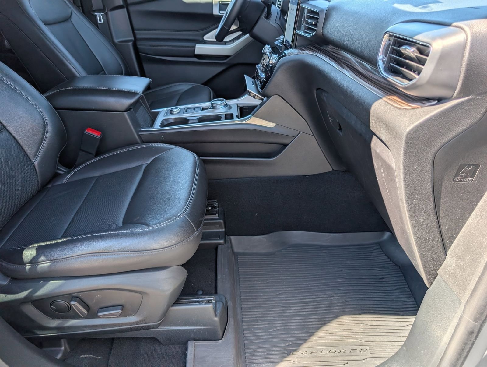 Used 2023 Ford Explorer Limited w/ Limited Technology Package AWD/4WD image 30