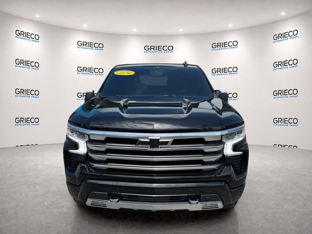 Used 2024 Chevrolet Silverado 1500 High Country w/ Technology Package AWD/4WD image 2