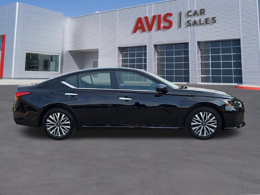 Used 2025 Nissan Altima 2.5 SV FWD image 5