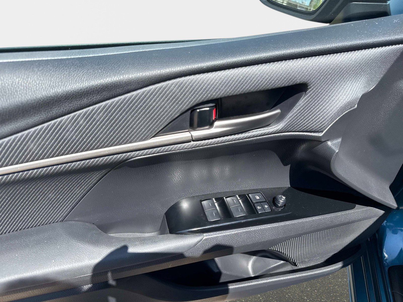 Used 2025 Toyota Camry SE FWD image 18