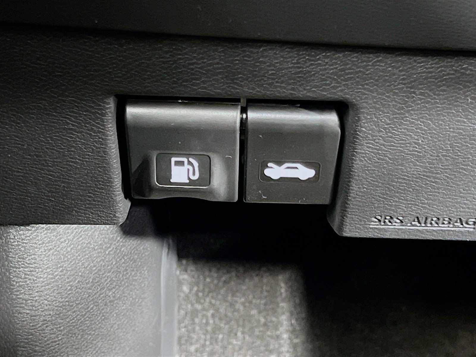 New 2025 Nissan Versa SR w/ Trunk Package FWD image 13