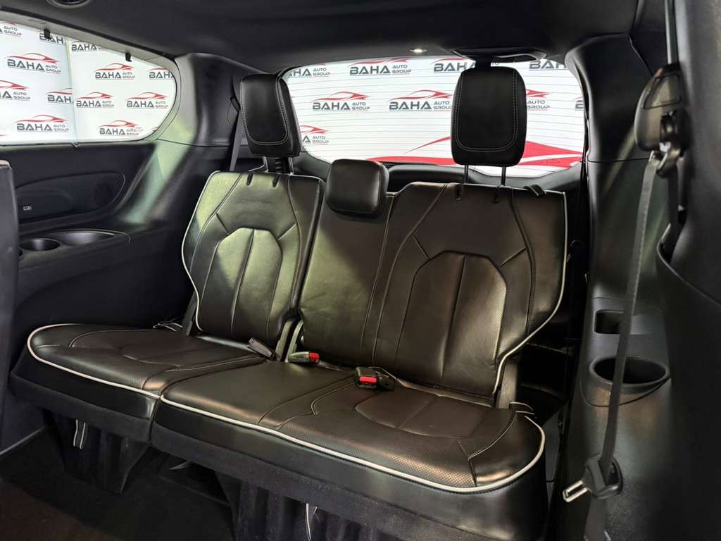 Used 2025 Chrysler Pacifica Limited FWD image 34