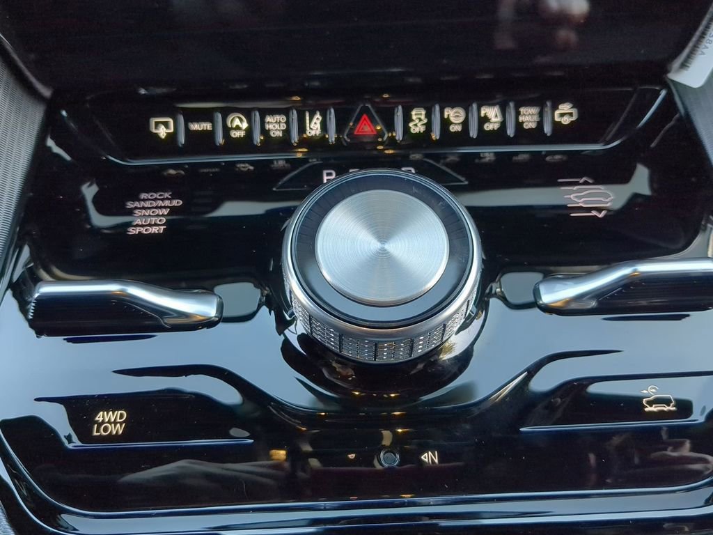 New 2026 Jeep Grand Wagoneer Summit image 9