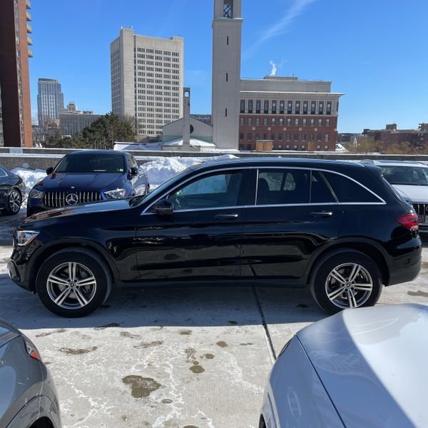 Used 2022 Mercedes-Benz GLC 300 4MATIC image 2