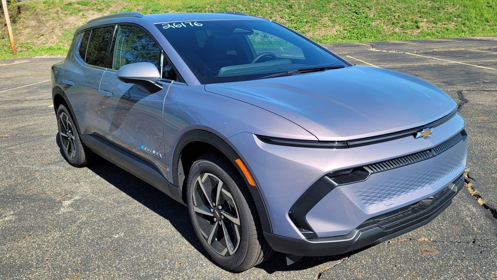 New 2026 Chevrolet Equinox EV LT image 2