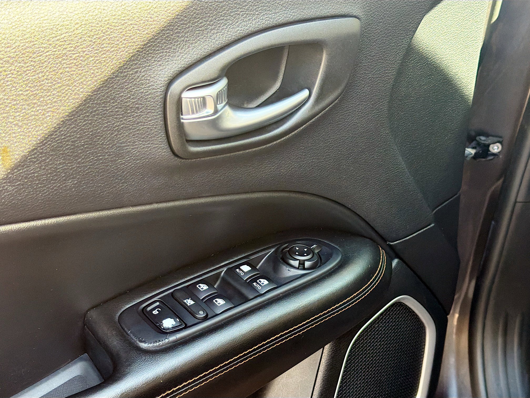 Used 2019 Jeep Compass Limited AWD/4WD image 15